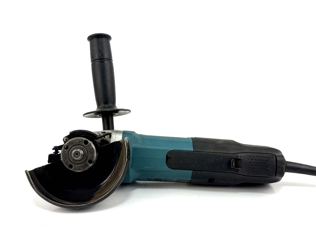 ESMERIL ANGULAR 4 1/2 MAKITA M.9564P ALAM. 1100W/12000